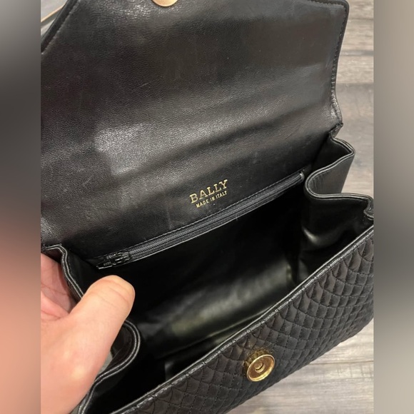🖤 100% AUTHENTIC VINTAGE BALLY QUILTED LAMB LEATHER BAG 🖤 - Picture 6 of 7